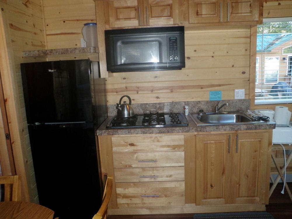Seaside Camping Resort Cottage 11